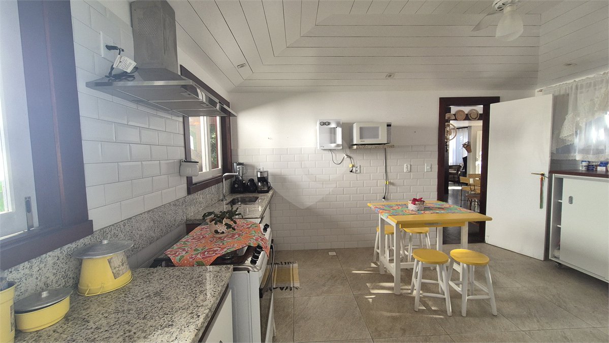 Casa em condomínio à venda com 4 quartos, sendo 3 suítes,  em Geribá, Armação dos Búzios, RJ