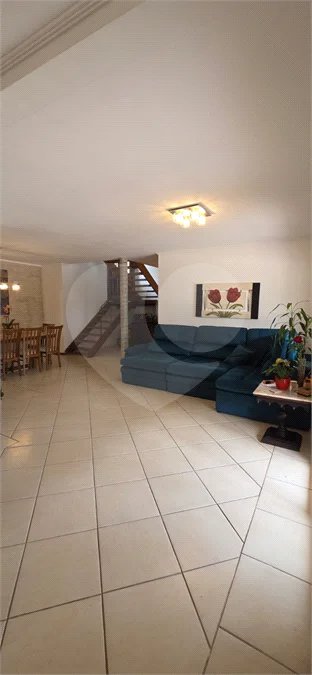 Sobrado à venda com 5 quartos, sendo 3 suítes, em Roseira, Mairiporã, SP
