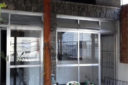 Sobrado à venda com 8 quartos, sendo 3 suítes, em Liberdade, São Paulo, SP