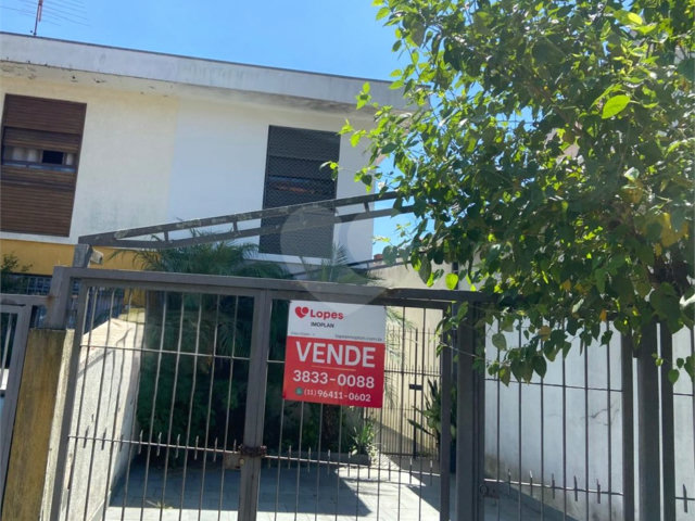 Sobrado à venda com 3 quartos, sendo 1 suíte,  em Parque Maria Domitila, São Paulo, SP