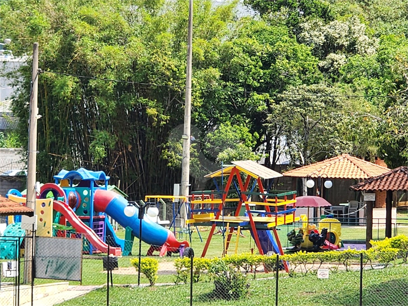 Casa à venda com 3 quartos, sendo 1 suíte,  no condomínio Vinhas da Vista Alegre - Lado Sede, Vinhedo - SP