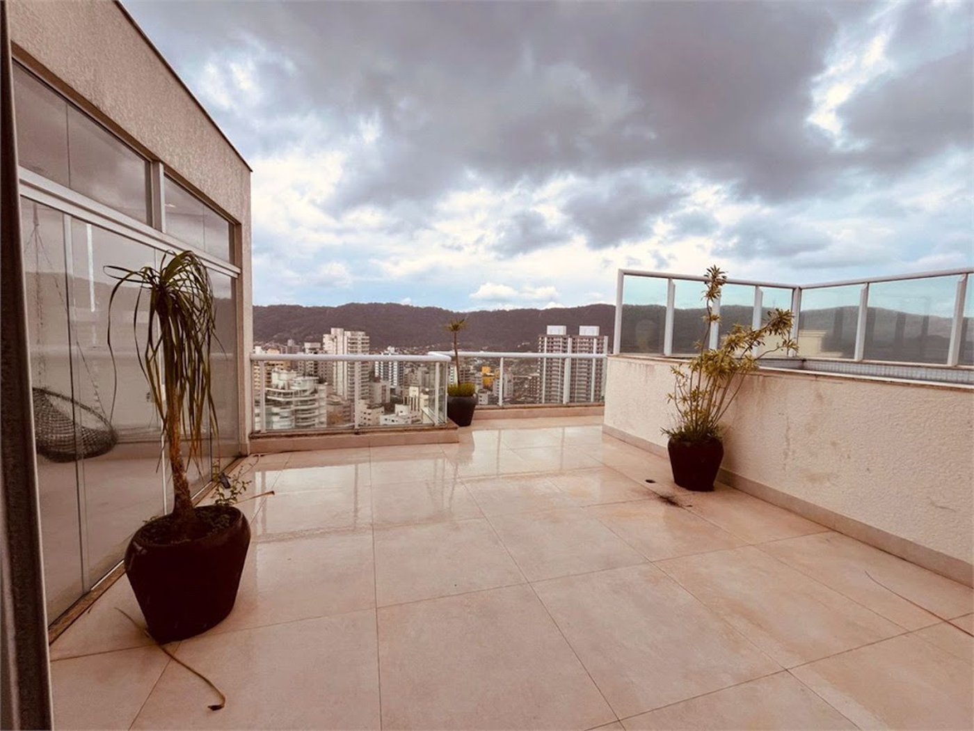 Apartamento com 3 dormitórios à venda, 285 m² por R$ 3.490.000,00 - Jardim Virginia - Guarujá/SP
