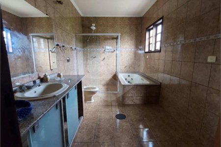 Sobrado à venda com 4 quartos, sendo 1 suíte, em Lavapés, Mairiporã, SP