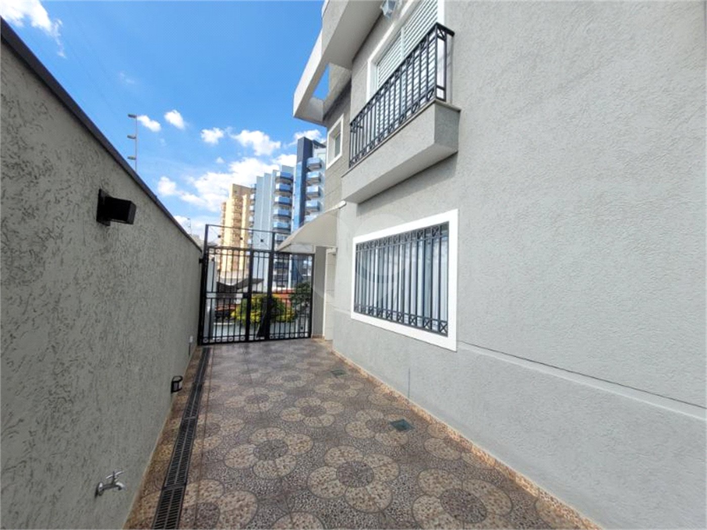 Casa à venda com 3 quartos, sendo 1 suíte,  no condomínio Maximus I, São Paulo - SP