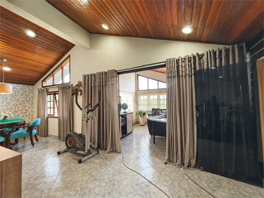Casa à venda com 5 suítes no condomínio Parque Village Castelo, Itu - SP