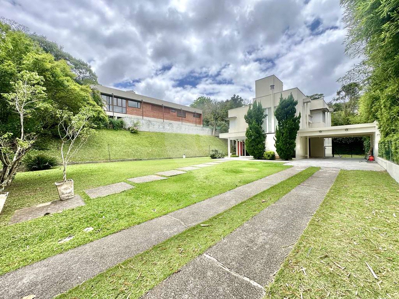 Casa à venda com 4 suítes no condomínio Recanto Impla, Carapicuíba - SP