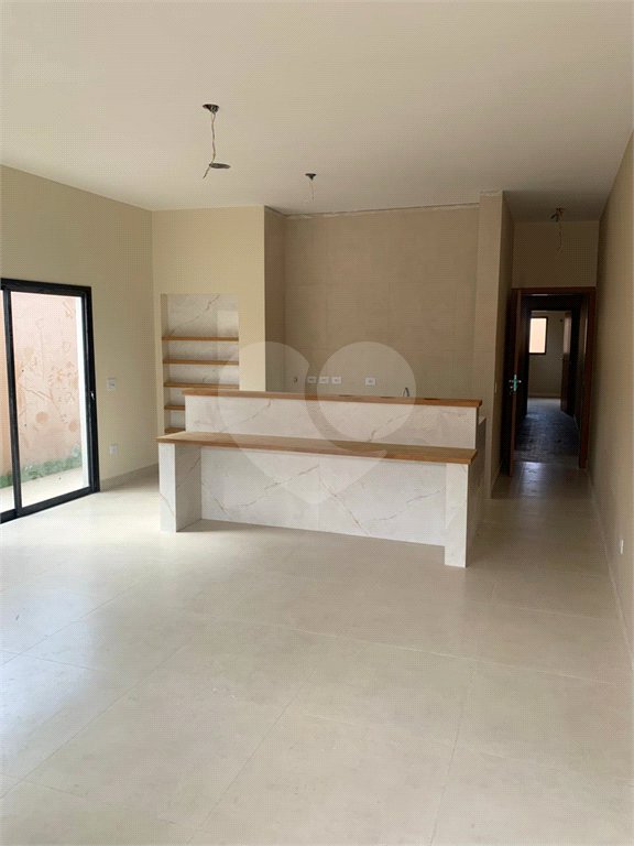 Casa à venda com 3 suítes em Vila Petrópolis, Atibaia, SP