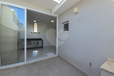 Casa à venda com 2 quartos, sendo 1 suíte, no condomínio Horto Florestal II, Sorocaba - SP