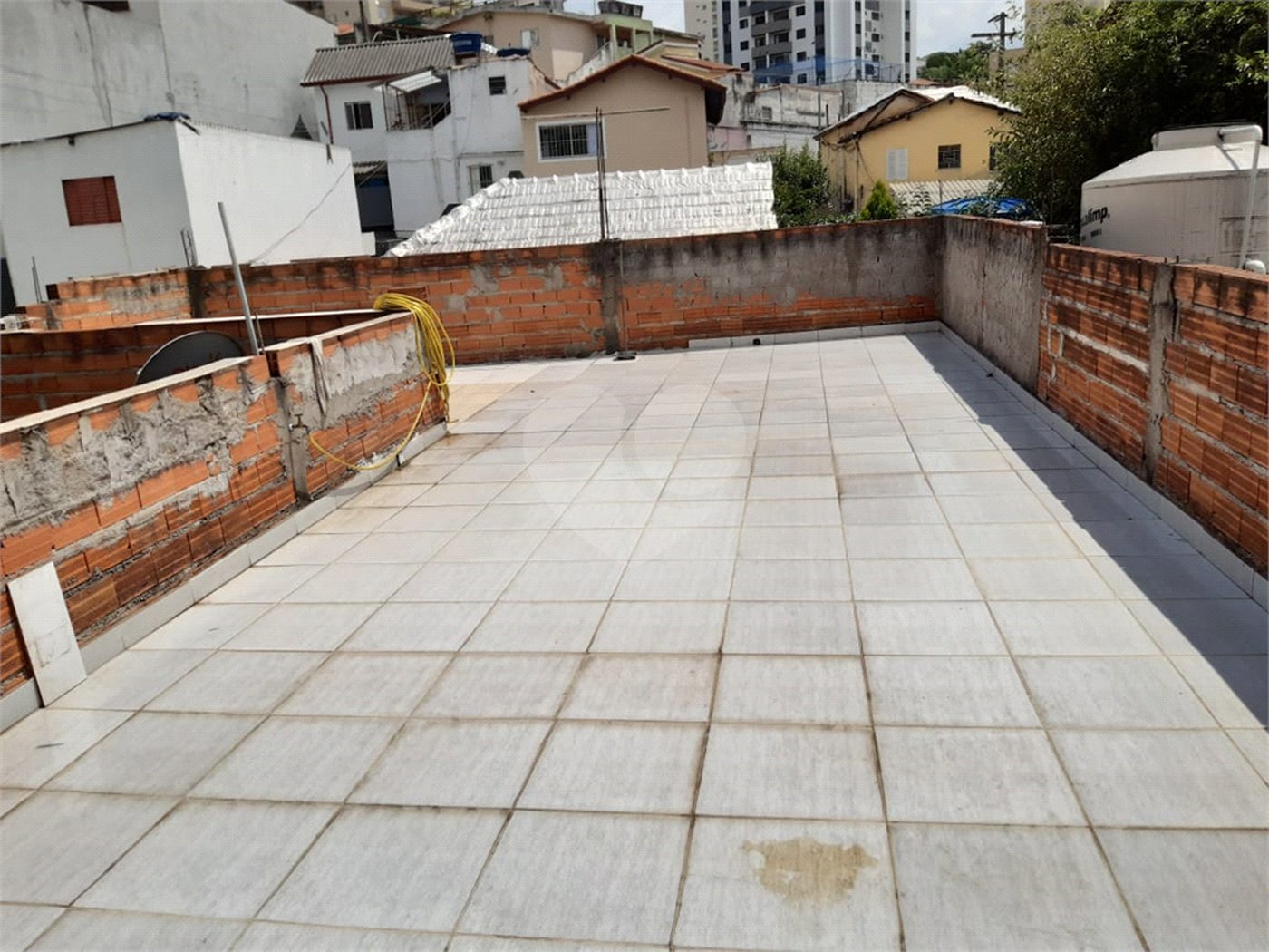 Casa à venda com 3 quartos, sendo 1 suíte, no condomínio Sem Nome, São Paulo - SP