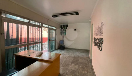 Sobrado à venda com 4 quartos, sendo 1 suíte,  em Vila Congonhas, São Paulo, SP