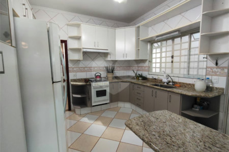 Sobrado à venda ou para alugar com 3 quartos, sendo 1 suíte,  em Jardim Itália, Itapetininga, SP
