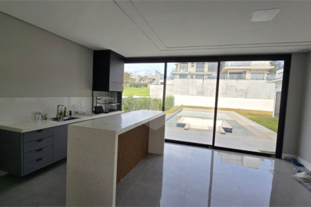 Casa à venda ou para alugar com 5 quartos, sendo 4 suítes,  no condomínio Equilibrium, Atibaia - SP