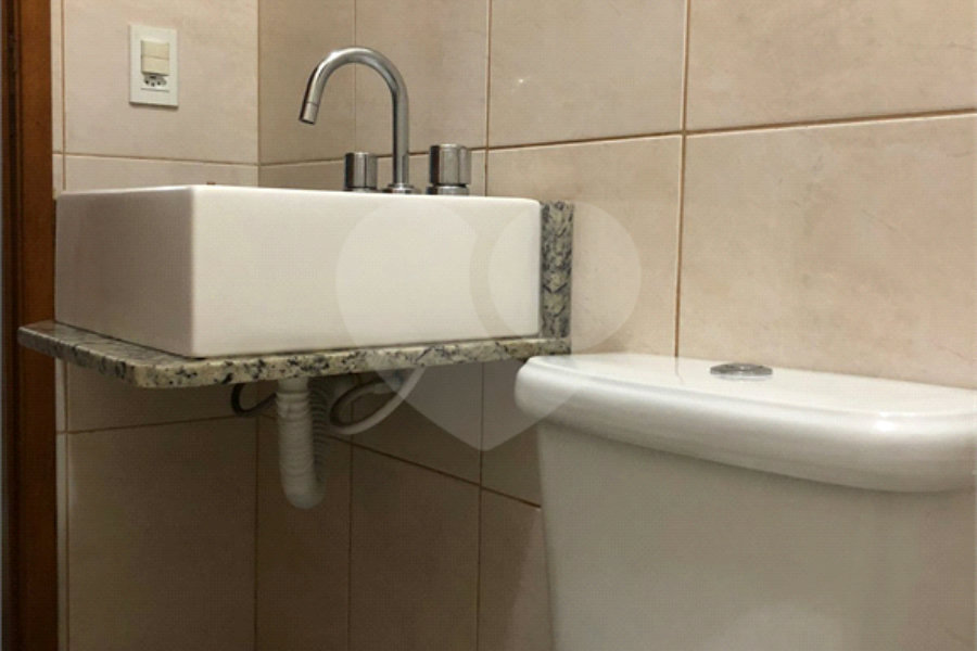 Sobrado à venda com 3 quartos, sendo 1 suíte, em Vila Tibiriçá, Santo André, SP
