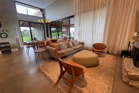 Casa à venda com 6 suítes no condomínio Vila Pinhal, Itirapina - SP