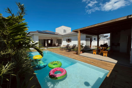 Casa para alugar com 2 suítes, no condomínio Outeiro São Francisco, Porto Seguro - BA