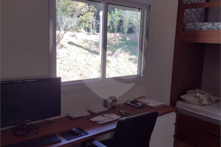 Casa à venda com 5 quartos, sendo 4 suítes, no condomínio Clube Florada Suzano, Suzano - SP