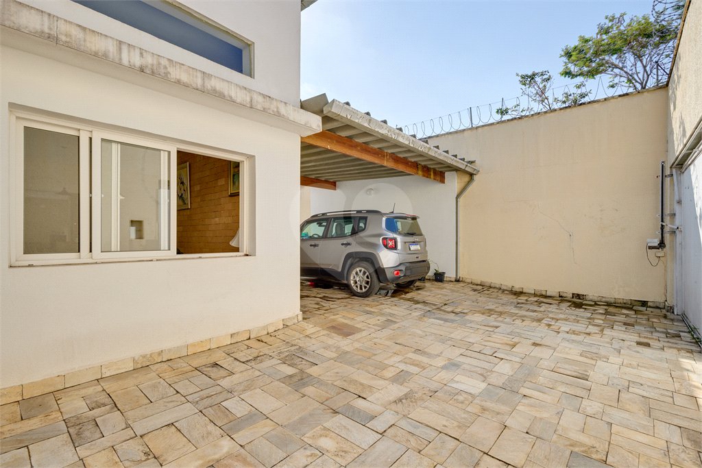 Casa à venda com 5 quartos, sendo 3 suítes, no condomínio Triplex, São Paulo - SP