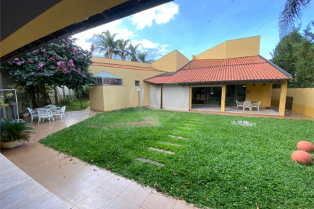 Casa térrea no Condomínio Parque Faber I