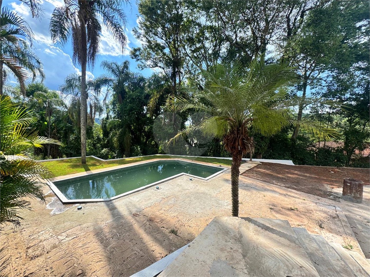 Casa à venda com 5 quartos, sendo 2 suítes, no condomínio Sausalito, Mairiporã - SP