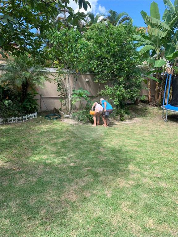 Casa à venda com 4 quartos, sendo 3 suítes, no condomínio Morada da Serra Residencial, Rio de Janeiro - RJ