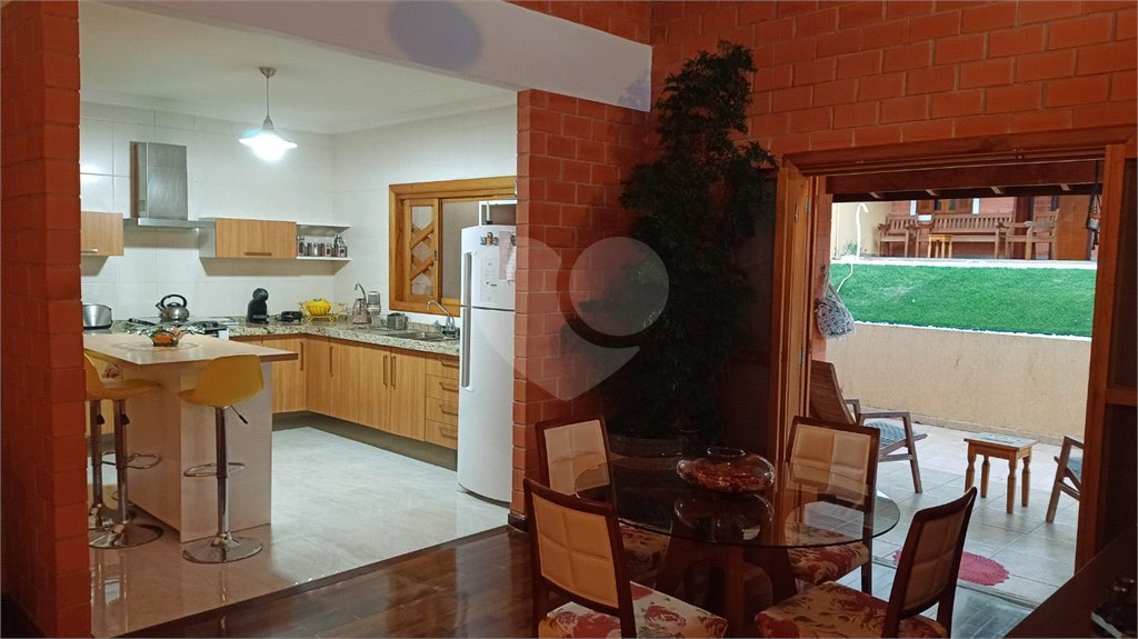 Casa à venda ou para alugar com 3 quartos, sendo 1 suíte, no condomínio Paysage Noble, Vargem Grande Paulista - SP