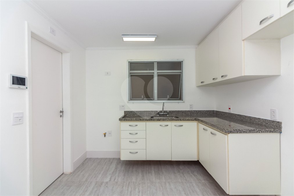 Casa à venda com 4 quartos, sendo 2 suítes, no condomínio Stephanie, São Paulo - SP