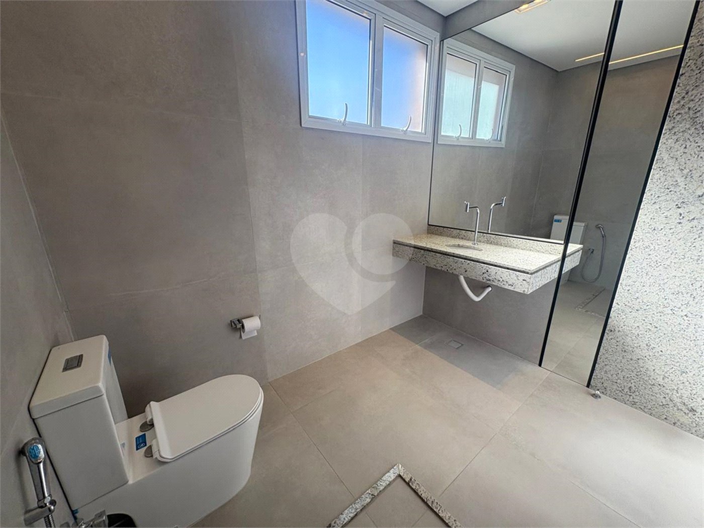 Apartamento à venda com 3 suítes em Urbanova, São José dos Campos, SP