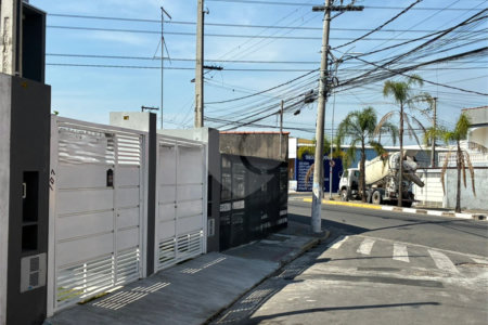 Sobrado à venda com 3 quartos, sendo 1 suíte,  em Calmon Viana, Poá, SP