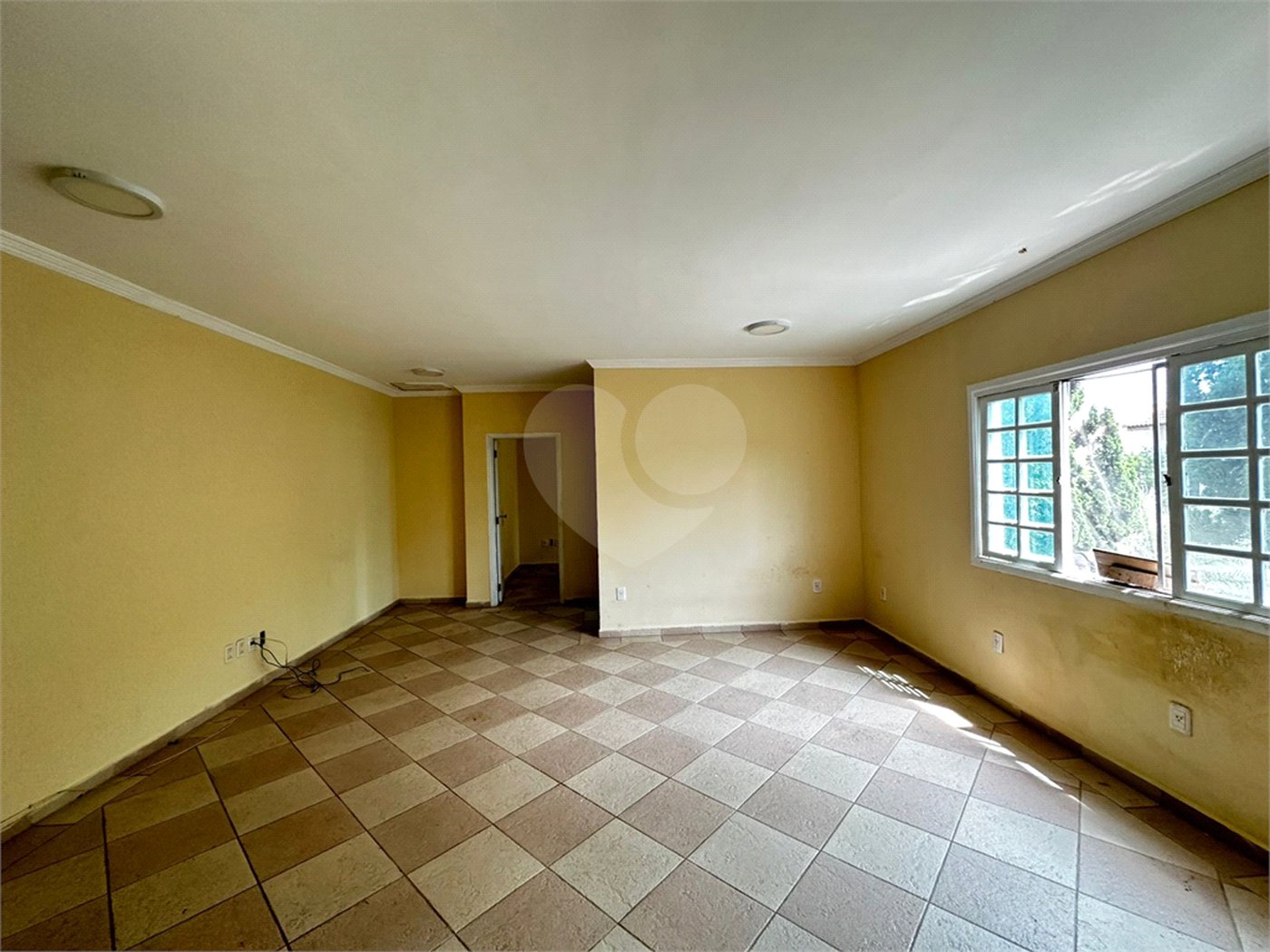Sobrado à venda com 4 quartos, sendo 3 suítes,  em Vila Áurea, Poá, SP
