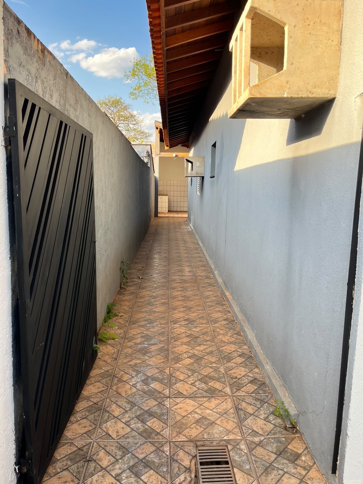 Casa para alugar com 4 quartos, sendo 2 suítes, no Centro, Três Lagoas, MS