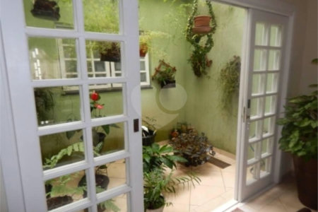 Casa à venda com 3 quartos, sendo 1 suíte,  em Vila Suissa, Mogi das Cruzes, SP