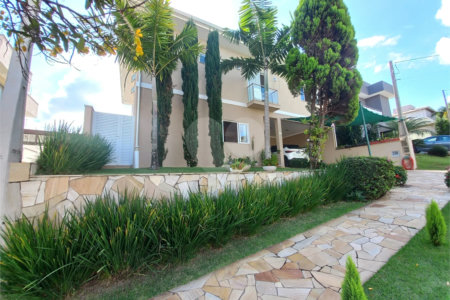 Casa à venda com 3 quartos, sendo 1 suíte, no condomínio São Domingos, Valinhos - SP