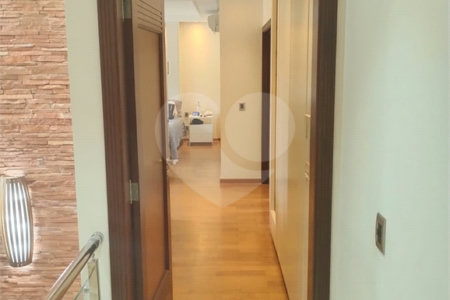 Casa à venda com 5 quartos, sendo 4 suítes, no condomínio Santa Teresa, Jundiaí - SP