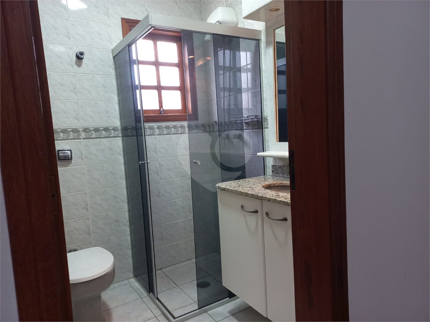 Sobrado à venda com 4 quartos, sendo 3 suítes, em Cidade São Francisco, São Paulo, SP