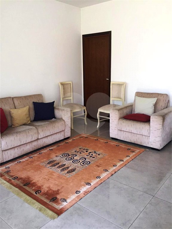 Casa à venda com 3 quartos, sendo 1 suíte, no condomínio Coelho III, São Paulo - SP