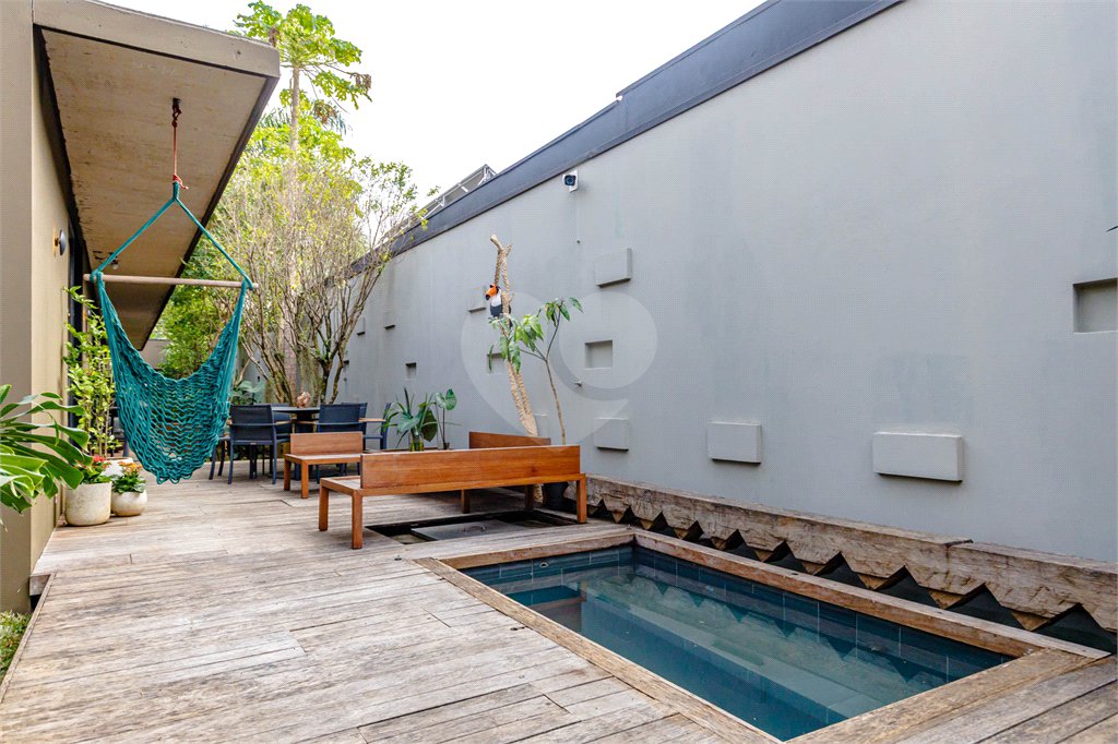 Casa à venda com 6 quartos, sendo 2 suítes,  em Santo Amaro, São Paulo, SP