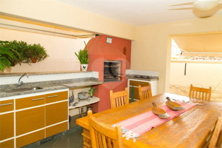 Casa à venda com 4 quartos, sendo 1 suíte, no Centro, Atibaia, SP