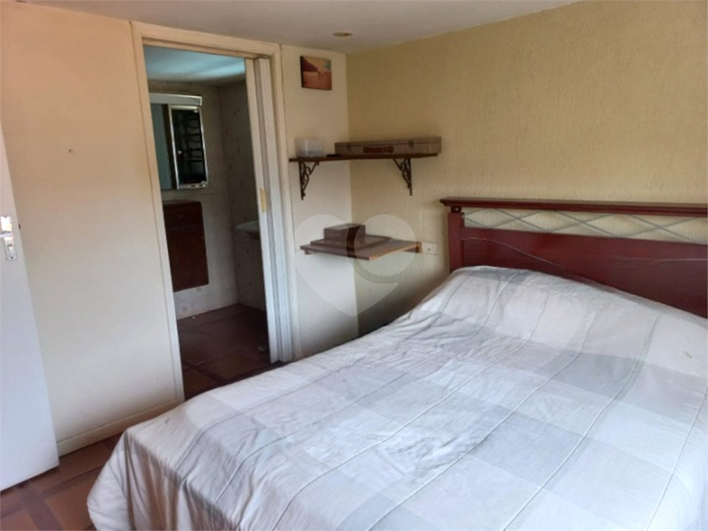Casa à venda com 4 quartos, sendo 2 suítes, no condomínio Residencial Ypeville, Mairiporã - SP