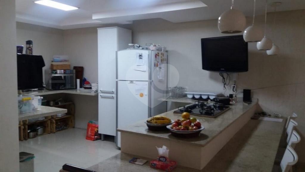 Sobrado à venda com 4 quartos, sendo 3 suítes, em Cambuci, São Paulo, SP