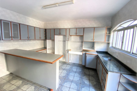 Sobrado à venda com 4 quartos, sendo 1 suíte, em Jardim Medina, Poá, SP