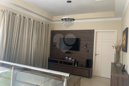 Casa à venda com 4 quartos, sendo 1 suíte, no condomínio Ibiaram, Itupeva - SP