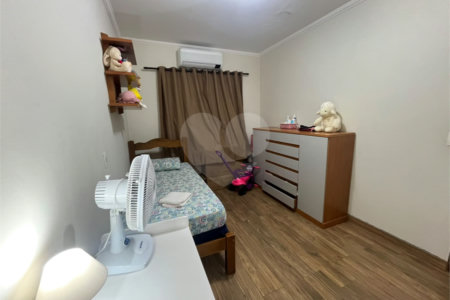 Casa à venda com 3 quartos, sendo 1 suíte, em Parque Santa Marta, São Carlos, SP