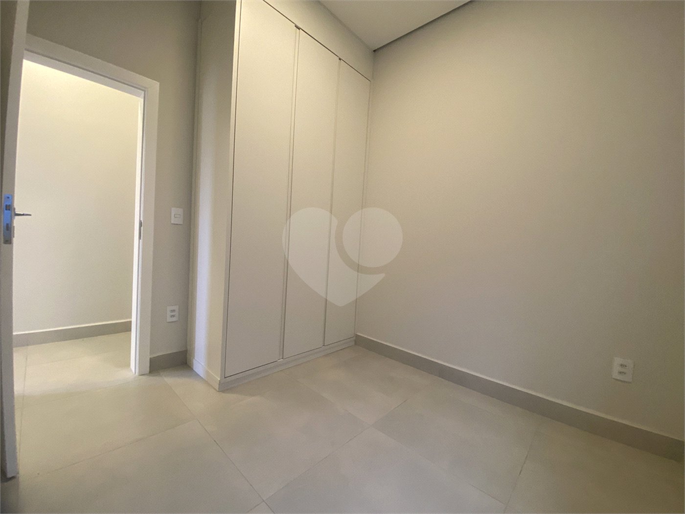 Casa à venda com 3 quartos, sendo 1 suíte, no condomínio Reserva Central Parque, Salto - SP