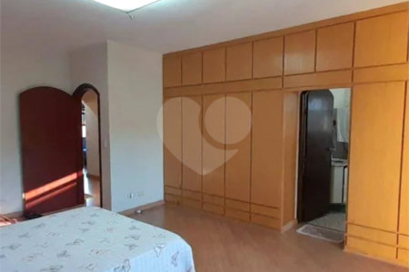 Sobrado à venda com 4 quartos, sendo 1 suíte, em Jardim Pinheiros, São Paulo, SP