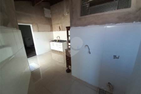 Casa térrea com 2 dormitórios.