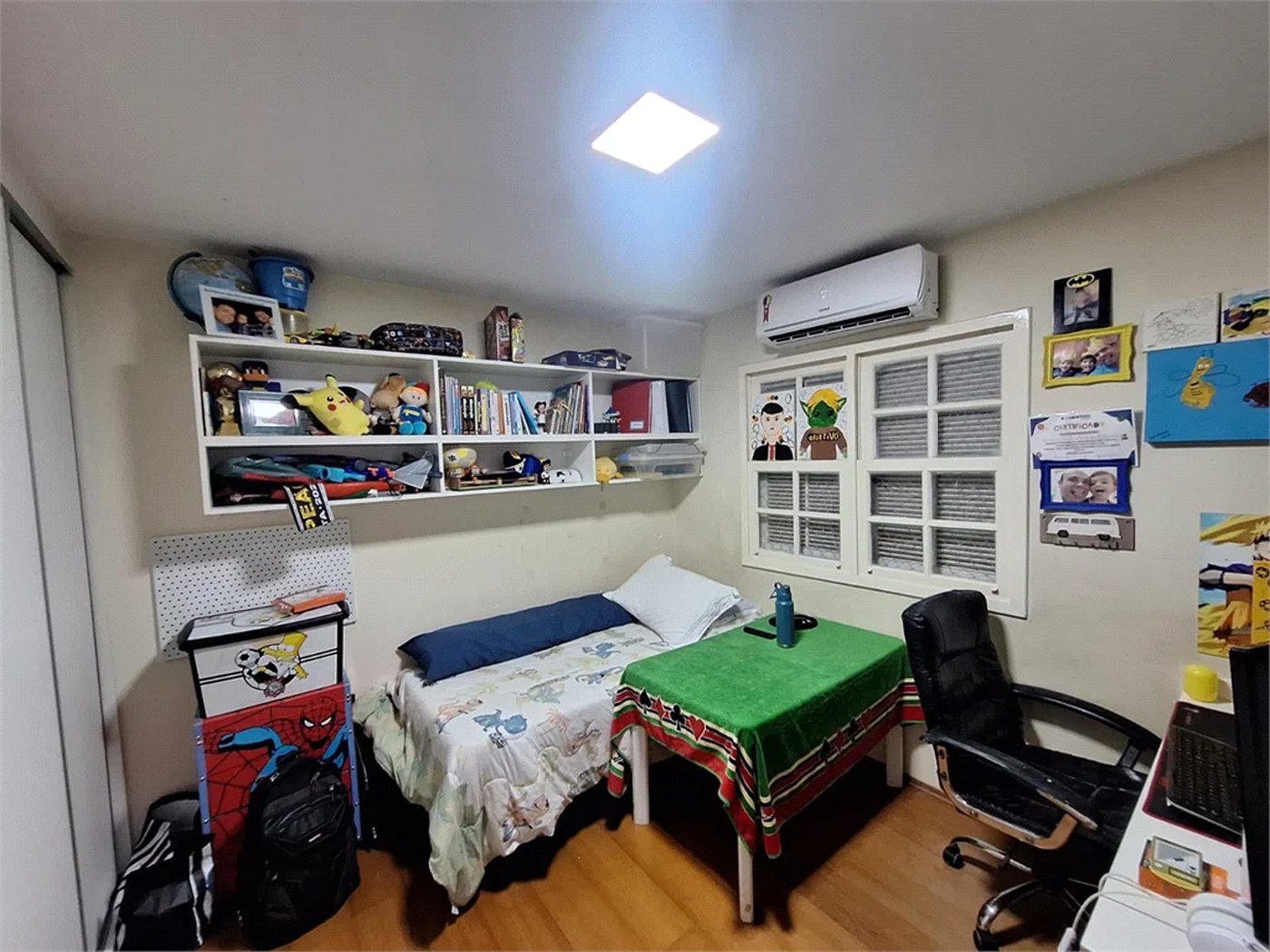 Casa à venda com 5 quartos, sendo 3 suítes, no condomínio Vila Panamericana, São Paulo - SP