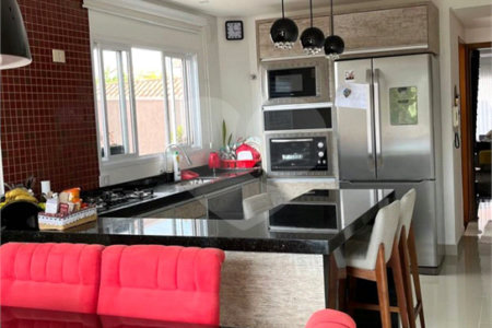 Sobrado à venda com 3 quartos, sendo 1 suíte,  em Vila Suissa, Mogi das Cruzes, SP