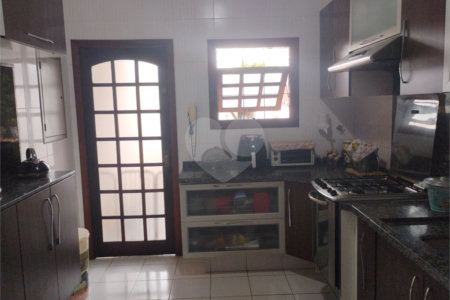 Casa à venda com 3 quartos, sendo 1 suíte,  em Vila Suissa, Mogi das Cruzes, SP