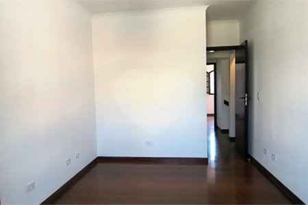 Sobrado à venda com 3 quartos, sendo 2 suítes, em Jardim Ivana, São Paulo, SP