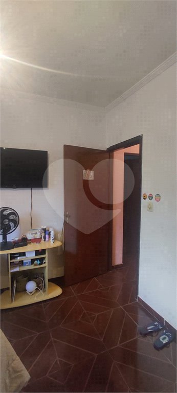 Sobrado à venda com 6 quartos, sendo 1 suíte, em Vila Acoreana, Poá, SP